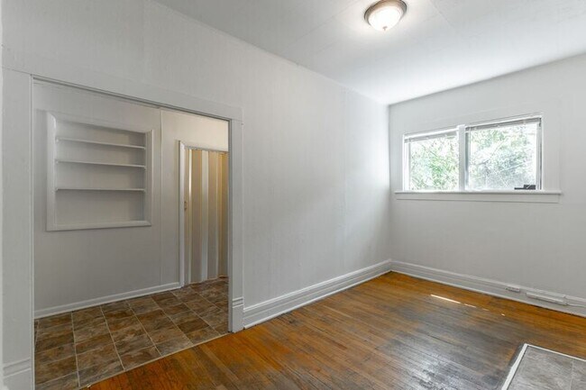 Building Photo - 518 E Manning St