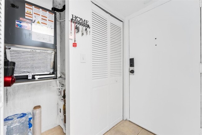 Building Photo - 14415 N Kendall Dr