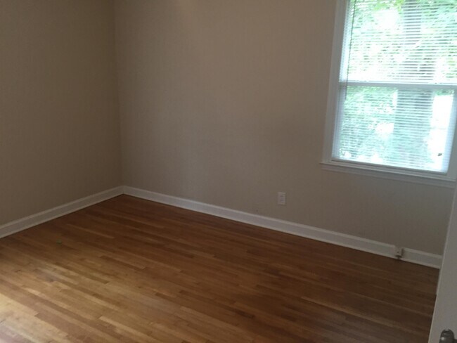 Building Photo - 5433 Dolphin Ln