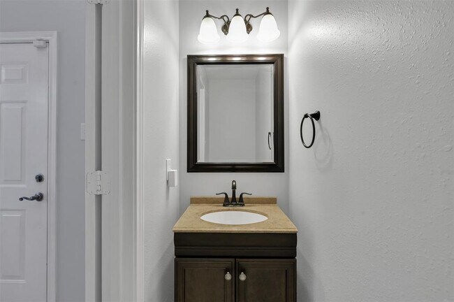 Building Photo - 3 Peach Ridge Pl