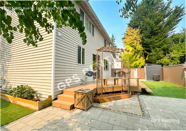 Building Photo - 17813 16th Ave W