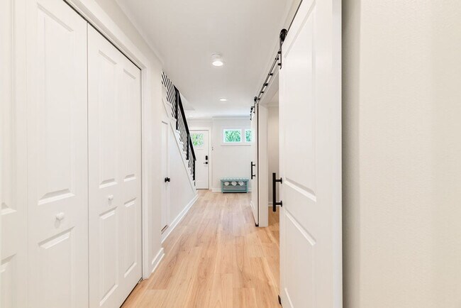 Building Photo - 100 S Spooky Ln