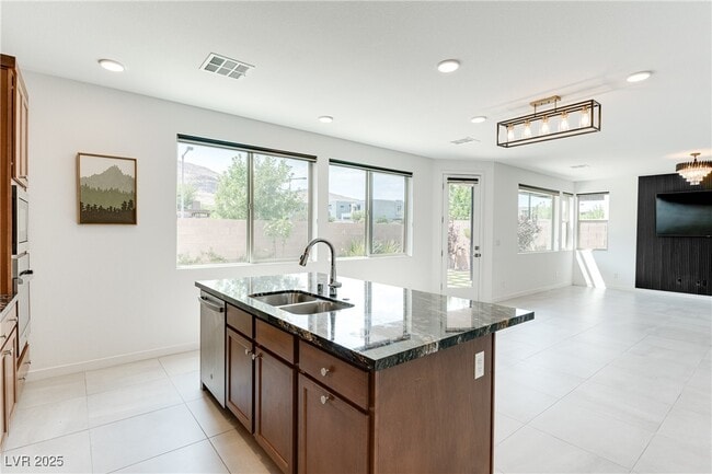 Building Photo - 6333 Redstone Hls Dr