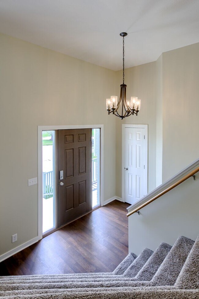 Building Photo - 3 Bedroom Bellevue Home!!