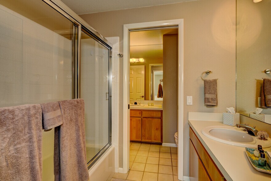 Building Photo - 1923 S Teal Ln