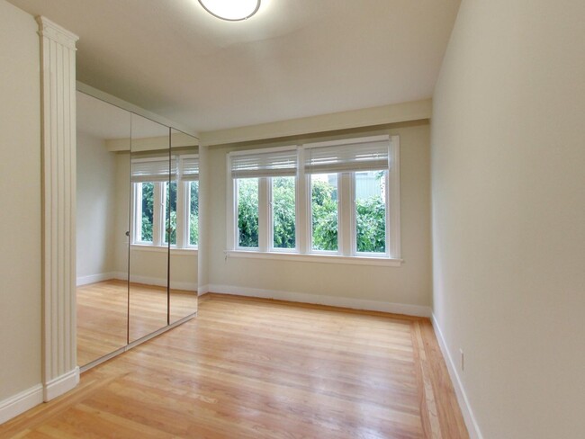 Building Photo - Remodeled 3 Bedroom in Nob Hill!!