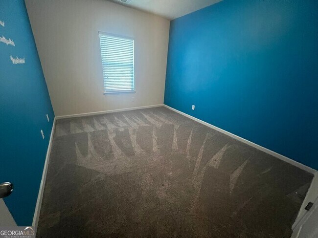Building Photo - 165 Craines View
