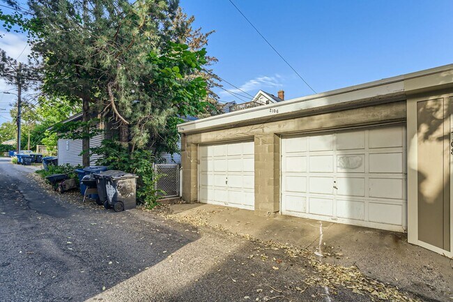 Building Photo - Modern 2 Bed/2 Bath Unit in Minneapolis! R...