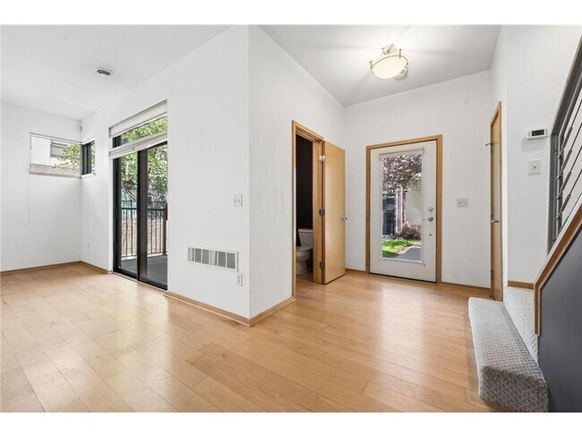 Building Photo - 2818 Aldrich Ave S