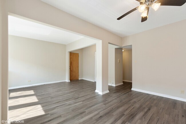 Building Photo - 1408 W Jonquil Terrace