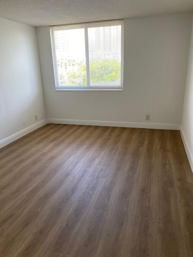 Building Photo - 9143 SW 77th Ave