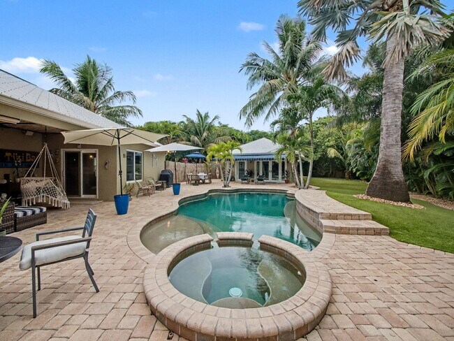 Building Photo - 8121 SE Orchard Terrace