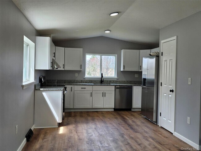 Building Photo - 334 Fair Oaks Rd