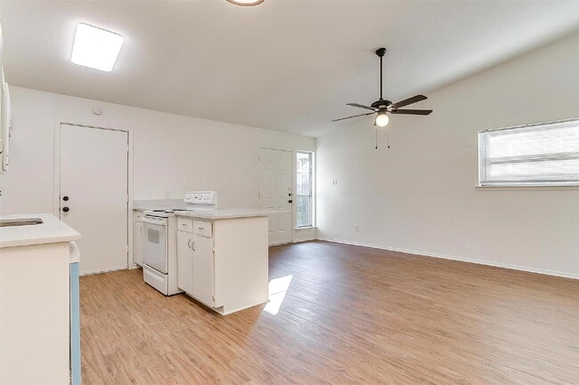 Building Photo - 2 Bed Duplex in Fairmount!