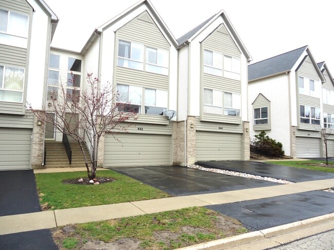 Building Photo - 642 Diamond Pointe Dr