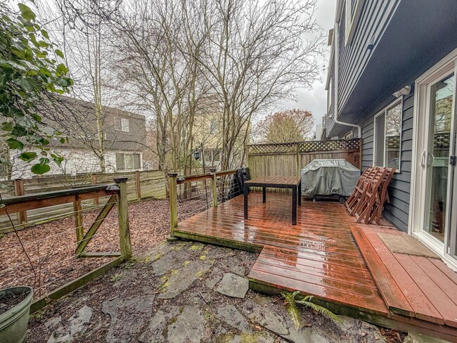 Building Photo - Contemporary 3bd/2.5bth Magnolia Townhome, $4,250/mo.