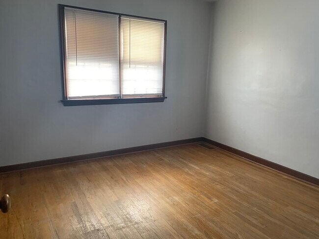 Building Photo - Nice 3 Bedroom 1 Bath