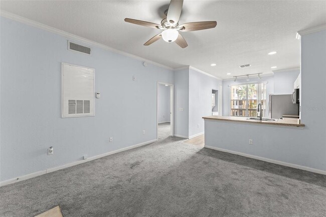 Building Photo - 860 N Orange Ave