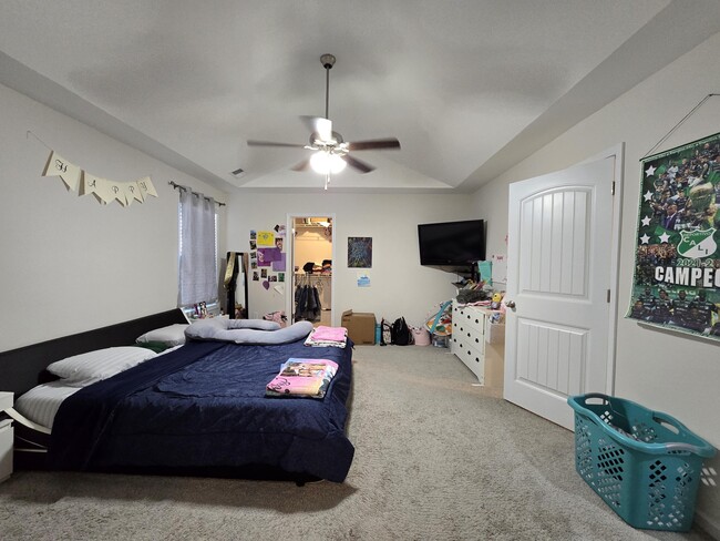 Building Photo - 335 Niblick Dr