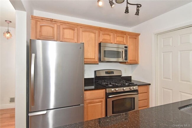 Building Photo - 352 Carroll Close