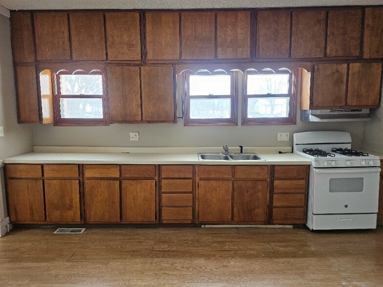 Building Photo - 107 S Hawley St