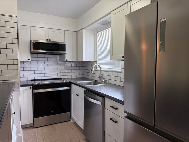 Building Photo - Forest Acres