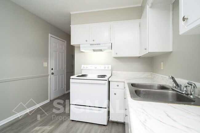 Building Photo - 320 Argonne Dr NE
