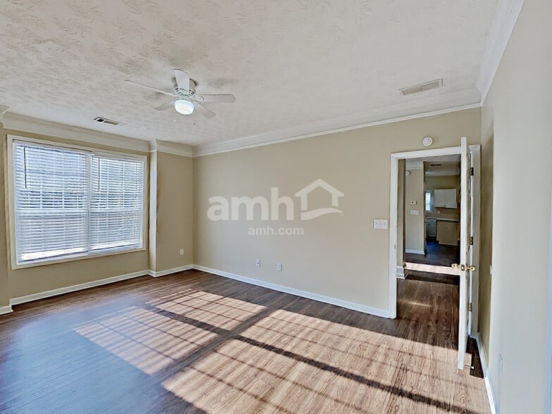 Building Photo - 2319 Clipper Ln