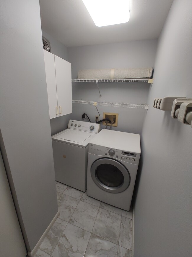 Building Photo - 405 W 18th St