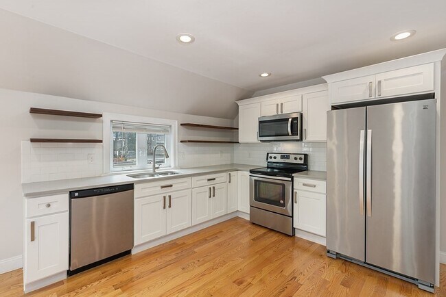 Building Photo - 25 Beachland Ave