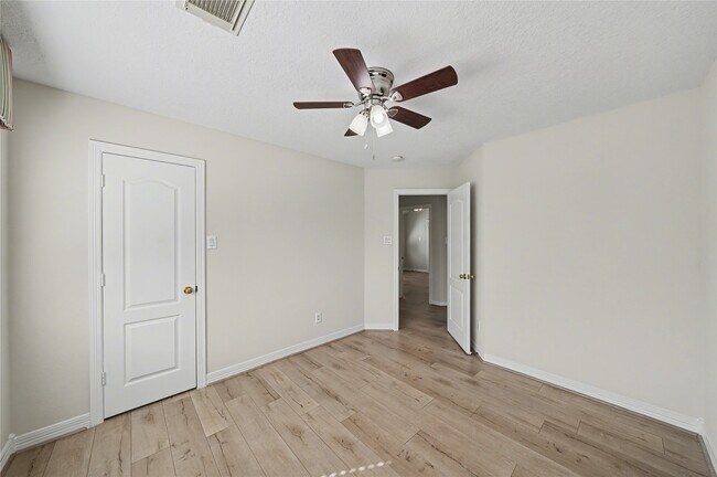 Building Photo - 5807 Bayberry Way