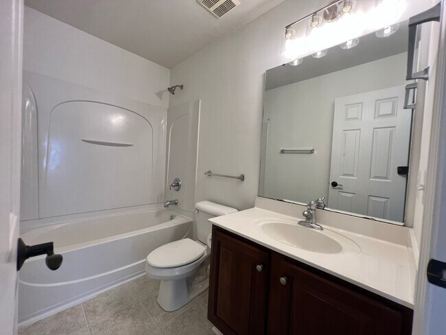 Building Photo - 533 Delafield Dr