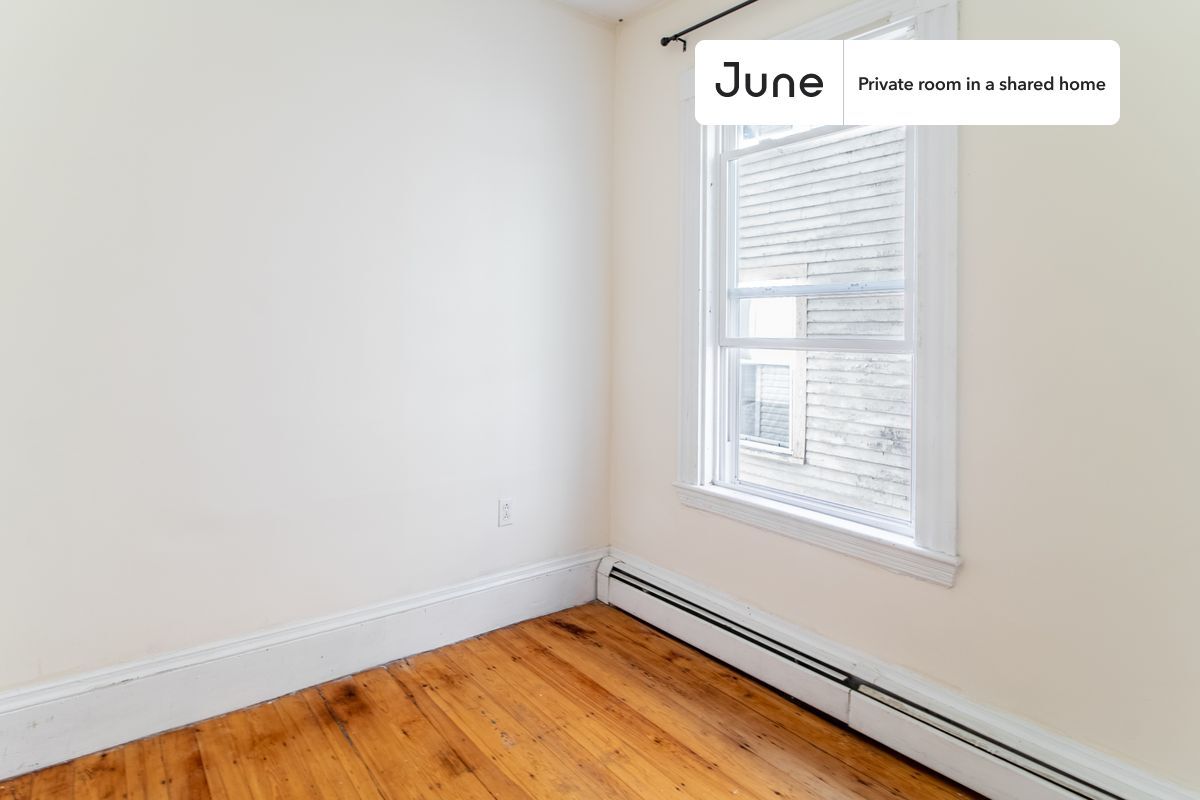 Building Photo - Room in Shared 5 bed/1 bath home