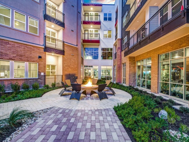 Building Photo - 6107 E Riverside Dr