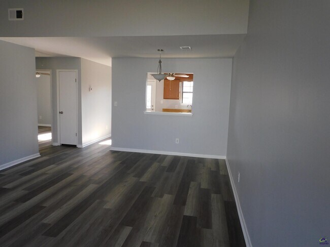 Building Photo - 204 Tallulah Trail