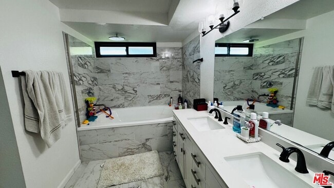 Building Photo - 6479 Bradley Pl