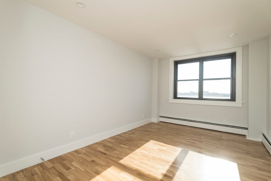 Building Photo - 1410 Columbia Rd