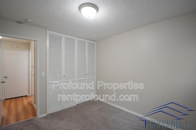 Building Photo - 8745 SW Beaverton Hillsdale Hwy
