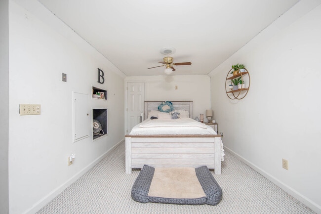 Building Photo - 28900 Deercroft Dr