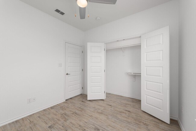 Building Photo - 2715 Maria Dr