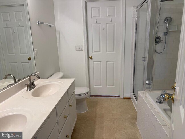 Building Photo - 2427 Dew Meadow Ct
