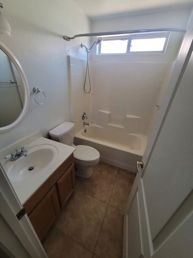 Building Photo - Corner 3/2 with fireplace for rent