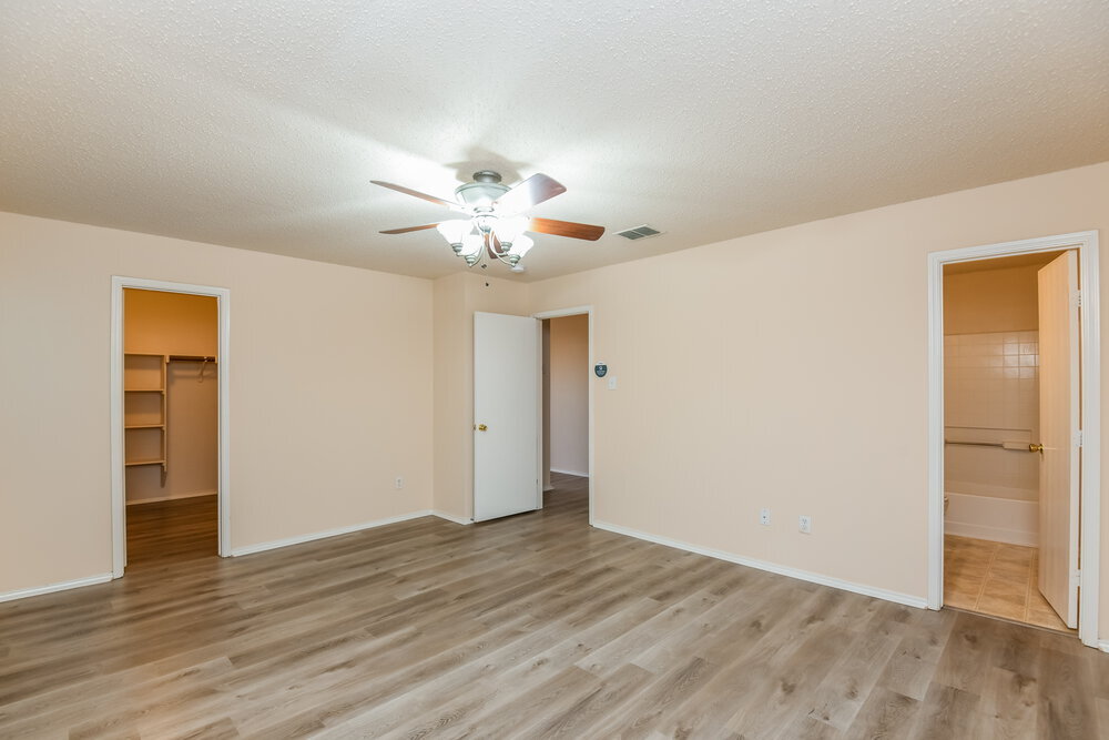 Building Photo - 4852 Waterford Dr