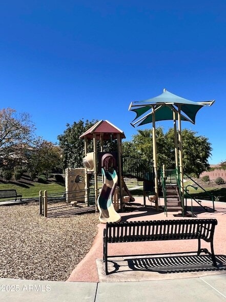 Building Photo - 836 E Constance Wy