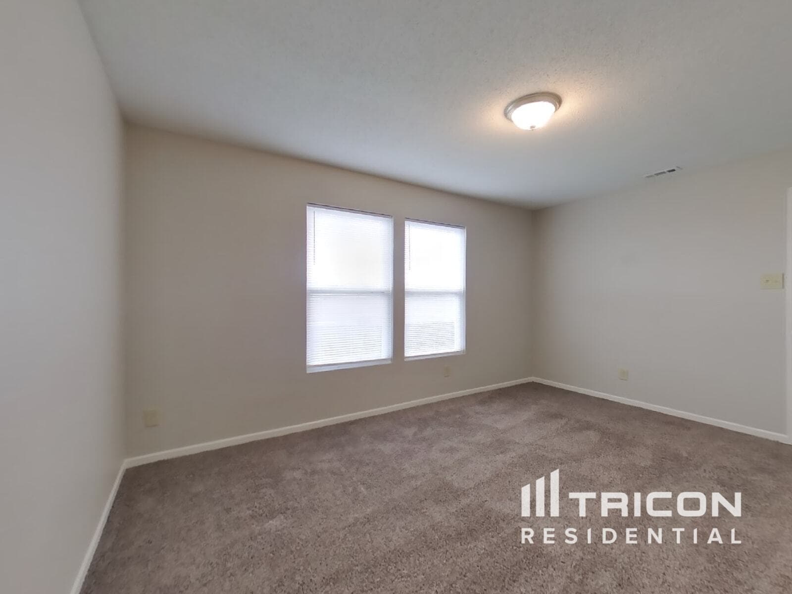 Building Photo - 11361 N Creekside Dr