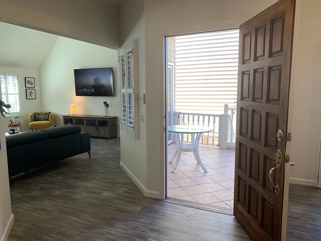 Hallway - 7635 Draper Ave