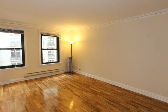 Building Photo - 430 W Roscoe St