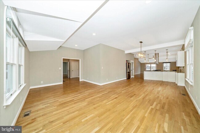 Building Photo - 3313 Moline Rd