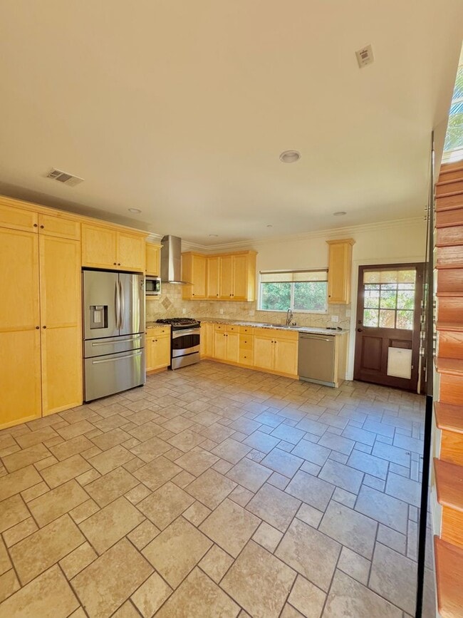 Building Photo - MUST SEE!!!!!