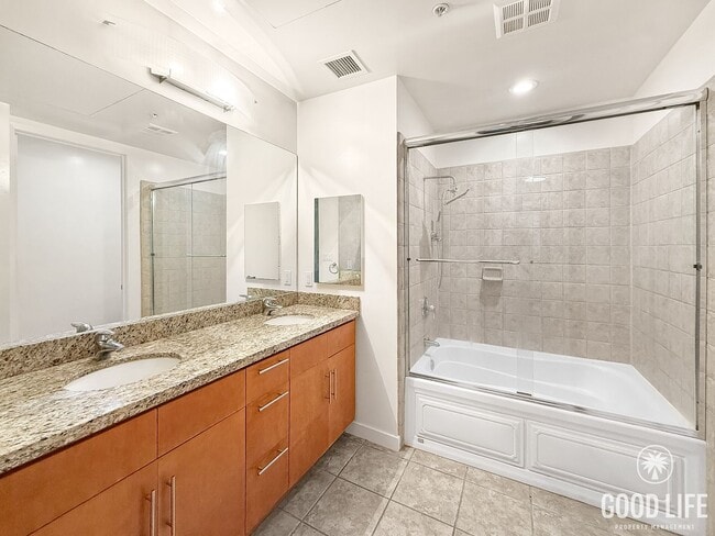 Building Photo - Modern 1BR/2BA Condo with 2 Parking Spaces...